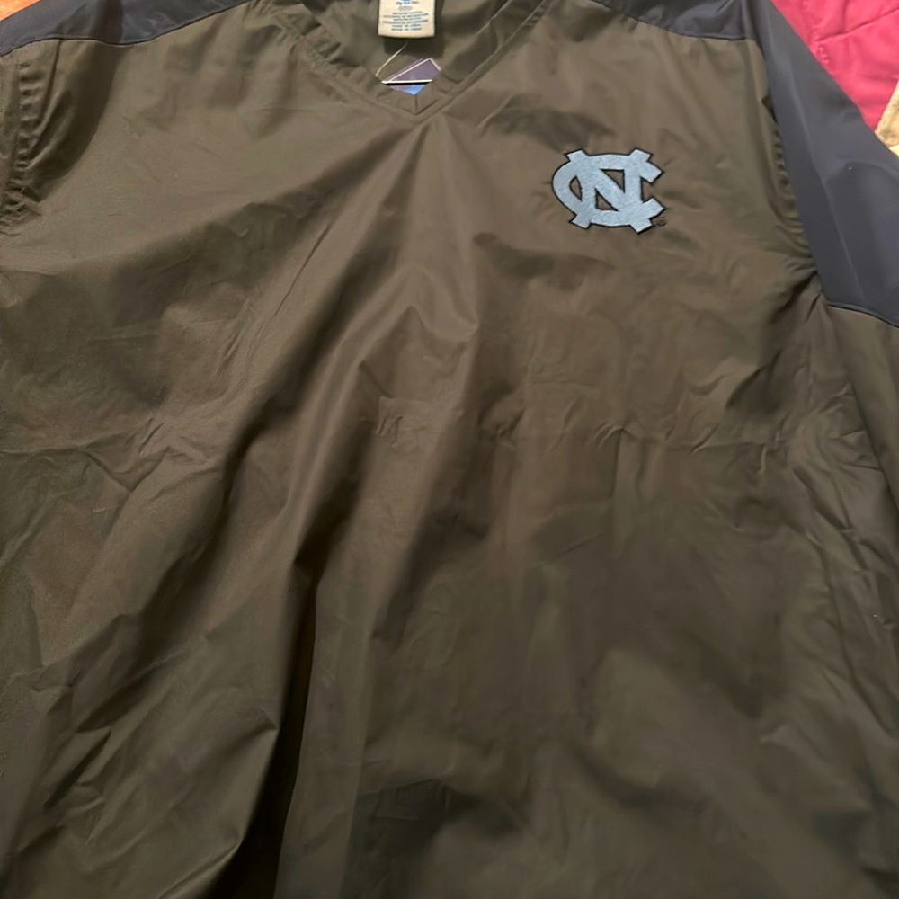 unc windbreaker